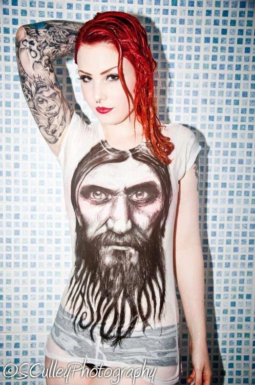 inked-dollz:  Inked girl  Her MASTODON shirt!