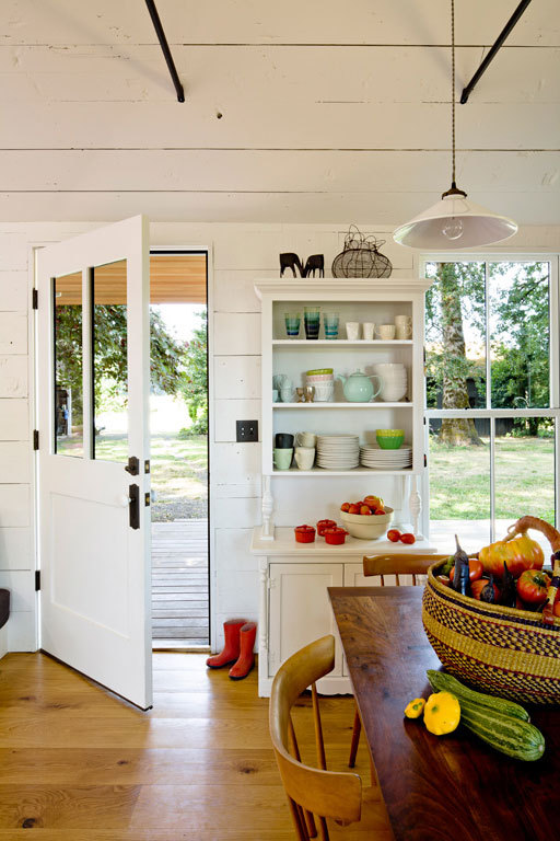 tinyhousetown:  A reclaimed 540-square-feet home located 15 minutes north of Portland,