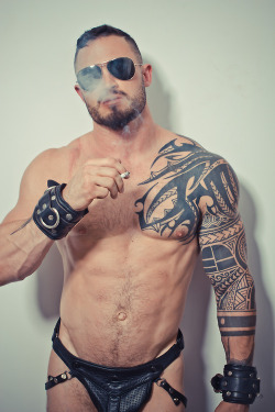 spitsroastintime:  haus-o-ass:  WOOF  http://spitsroastintime.tumblr.com/