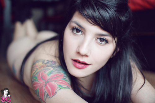 beautifulgirlsmakemesuicidal:  Blackberry Suicide 