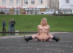public-nude-sister:  More public pictures