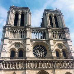 ⛪️ (at Cathédrale Notre-Dame de Paris)