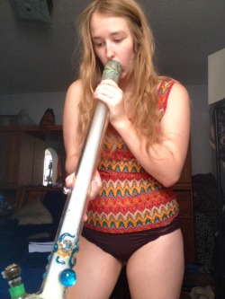 interplanetaryconnections:  Bong hits before heading to the grocery store