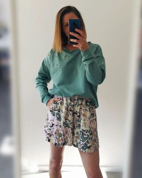 Oversized Sweater with Eyelets in Green / styled with RnB Lover Flowy Shorts / #ninalubarnblover #rn