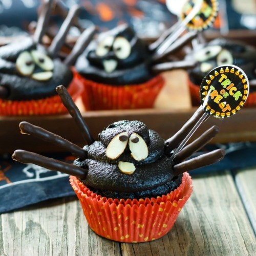 alloftheveganfood: Vegan Halloween Round UpHalloween Spider Cupcakes (GF)Vegan Halloween Monster Cup