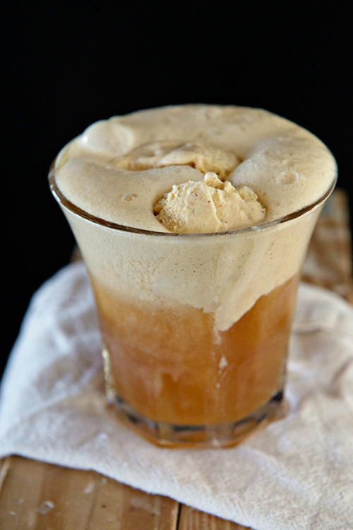 omg-yumtastic:  (Via: hoardingrecipes.tumblr.com)   Hard Cider Pumpkin Float - Get this recipe and more http://bit.do/dGsN  Interesting