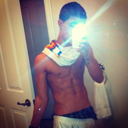 randomjocks:  Nice selfie in the bbshorts and boxers sagging over the top. Nice 