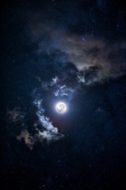 cherrycola-crystals:  Full moon tonight 🌕