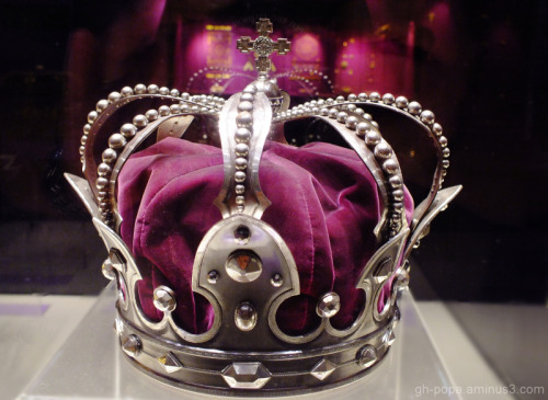 themerrycourtier:The Steel Crown of RomaniaThe Crown of King Carol Iwas forged from the steel of a c