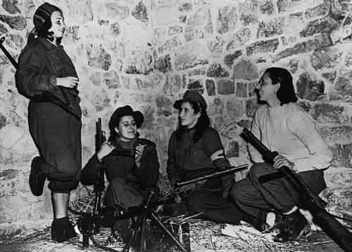 historicaltimes:  Four members of the anti-fascist Italian women’s resistance group “Gruppi di difesa della donna e per l'assistenza ai combattenti della libertà”  near Casteluccio, Italy, 1944 via reddit 