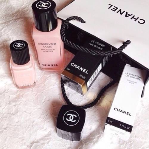 chanel-and-louboutins:  ★ 