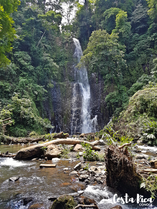 ‪#‎ConoceCostaRica‬Hermosa catarata a sólo 35 minutos del centro de San José. Los 