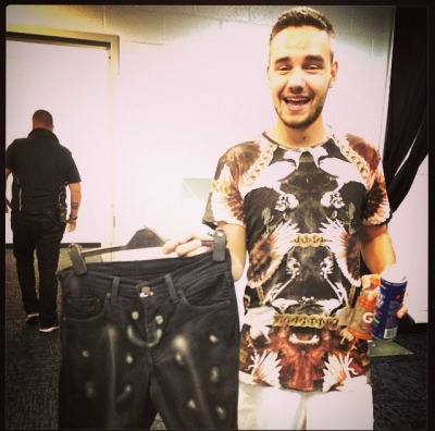 wwadirectory:
“ joshdevinedrums: Never trust @fakeliampayne with stage clothes and deodorant….
”