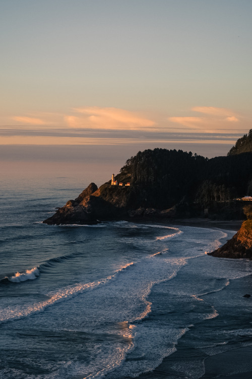 northwezt:Heceta Head Lighthouse, Oregon.Flickr / Instagram
