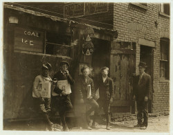 historicaltimes:  Newspaper boys taking a