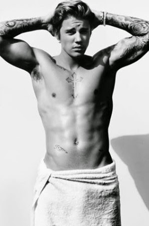 dominicanblackboy:  A hot celeb moment wit Justin Bieber new naked look!😍