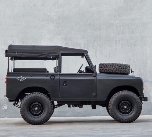 utwo: Land Rover © coolnvintage