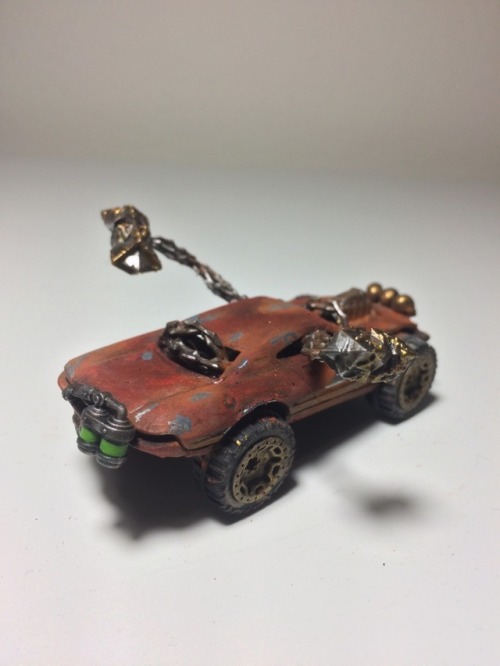 meetmyminis:« Everybody even remotely involved Gaslands is nuts ; but this guy ? Flailing hammers ?