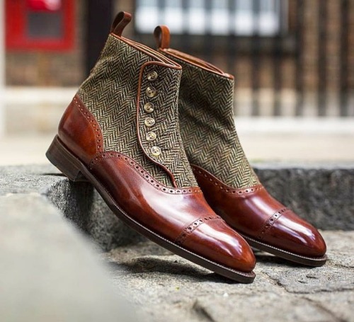 jfitzpatrickfootwear: The Puyallup in Gold Museum/Forest Tweed now in stock! #buttonboots #spats #dr