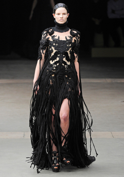 corsant: tsarevnamalvina: Princess Serenity in Elie Saab Spring 2014 Black Lady in Alexander McQueen