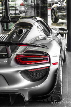 automotivated:  918 Spyder (by atomic80)