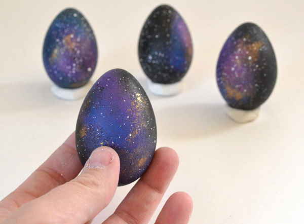 art-tension:   How To Make Galaxy  Easter Egg      Facebook        Happy Easter,