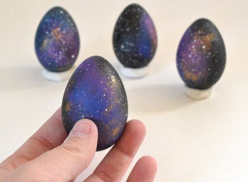 art-tension:   How To Make Galaxy  Easter Egg      Facebook        Happy Easter, bored pandas! Two days ago we posted a list of 20+ Creative Easter Egg Decoration Ideas and according to your votes the winner is “Galaxy Eggs” by Allison Murray