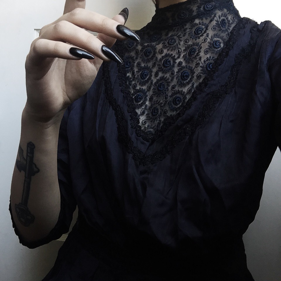 eelpiee:  Victorian mourning dress 🙏🏻 