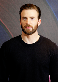 ageofultron:  Chris Evans attends a photocall