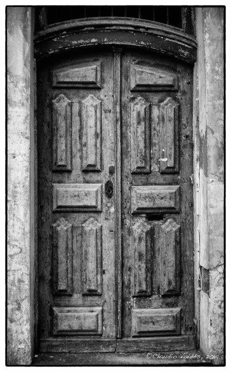 The postman does not come anymore by Claudio Valdés Via Flickr: 18th Century Door, Buenos Air