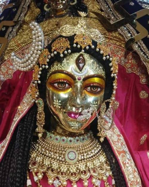 hinducosmos:Jai Maa Durga ❤️सर्वमंगल मांगल्ये शिवे सवार्थ साधिके शरण्येत्र्यंबके गौरी नारायणी नमोस्त