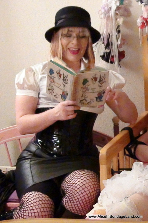 Porn mistressaliceinbondageland:  Alice In Wonderland photos