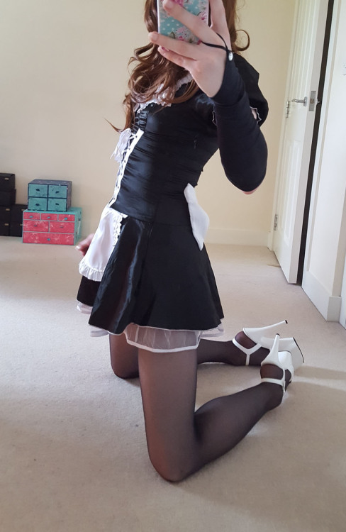 mainlyusedforwalking:  The Patreon “vote me a costume” vote perhaps inevitably led to me slipping back into this little maid outfit. It was about time ^^For those who care for such things, these tights are Nylonica and gawd do they feel nice. I’d