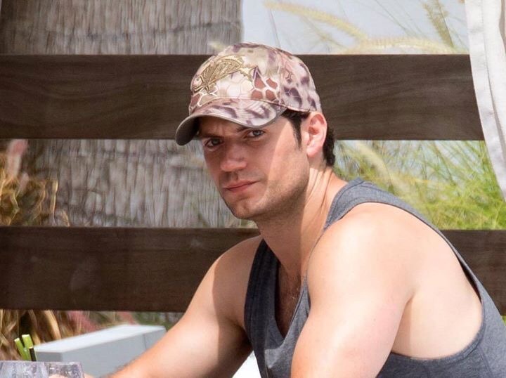 portalhenrycavillbr:  “Henry was photographed shirtless on the beach as and then