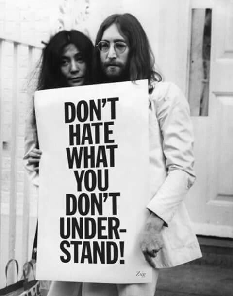 aktivist-ist-wer-aktiv-ist:  John Lennon <3