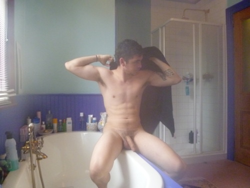 ...AND YET ANOTHER UNNECESSARY GAY NUDITY BLOG