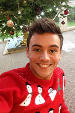 diving-mister-daley:  Tom looks so adorable, as usual. Haha, merry Christmas everyone!&lt;3