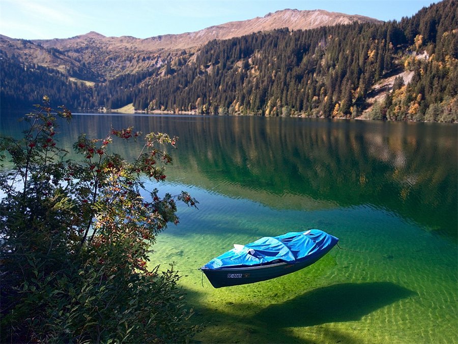 our-strange-yet-beautiful-planet:  Arnensee Lake, Switzerland   The waters of Arnensee