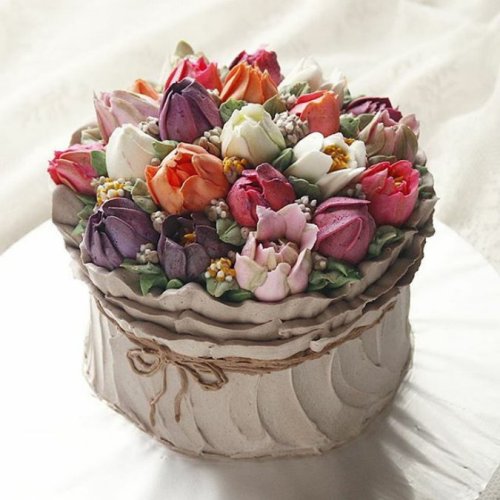 dailylaughsforyou:  30 Beautiful flower cakes