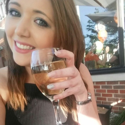 jaochai16: Cheers here’s to feminism ❤️ daddy’s girl