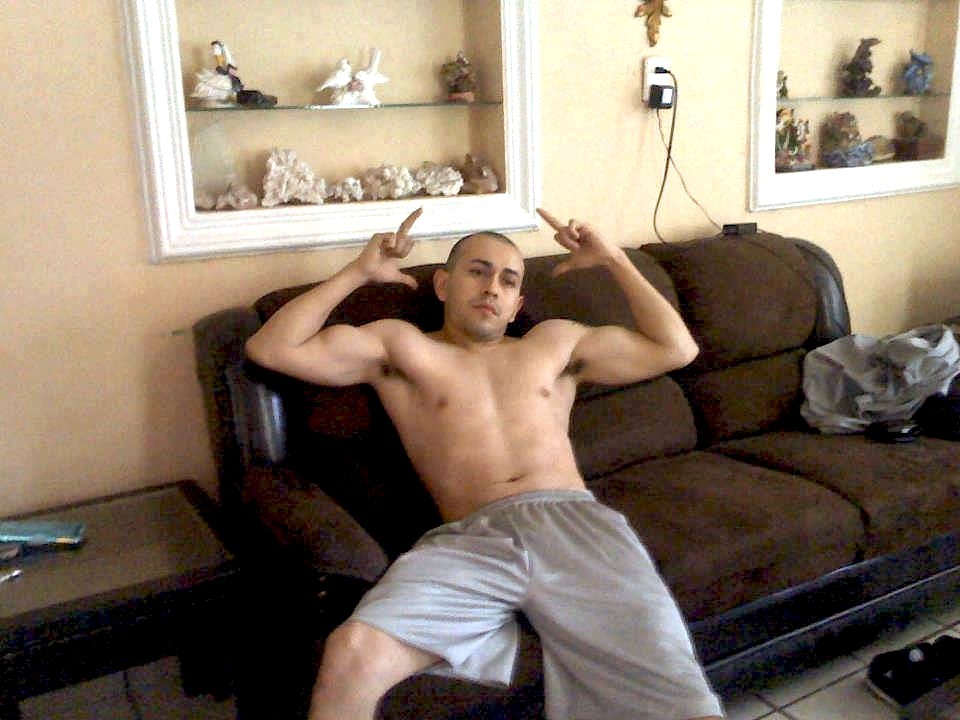realmenstink:  I FUCKN NEED HEAD, BRO !!!   FUCK ALL U BITCHES WHO DON’T SUCK