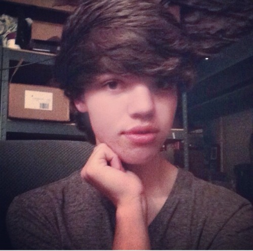 coolqueer66:  lazerprincess:  I’m seeing a bunch of people do a “6 selfies of 2014” thing, so I figured I’d do it! I don’t take many selfies because I hate how I look as a boy and I rarely get a chance to dress as a girl, so I’m only posting