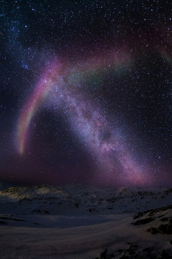 tulipnight:  Aurora and the Milky Way by