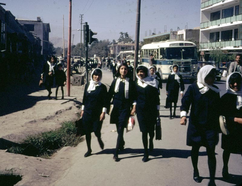 pleviose:  Afghan High School Girls, Kabul, Afghanistan 1967