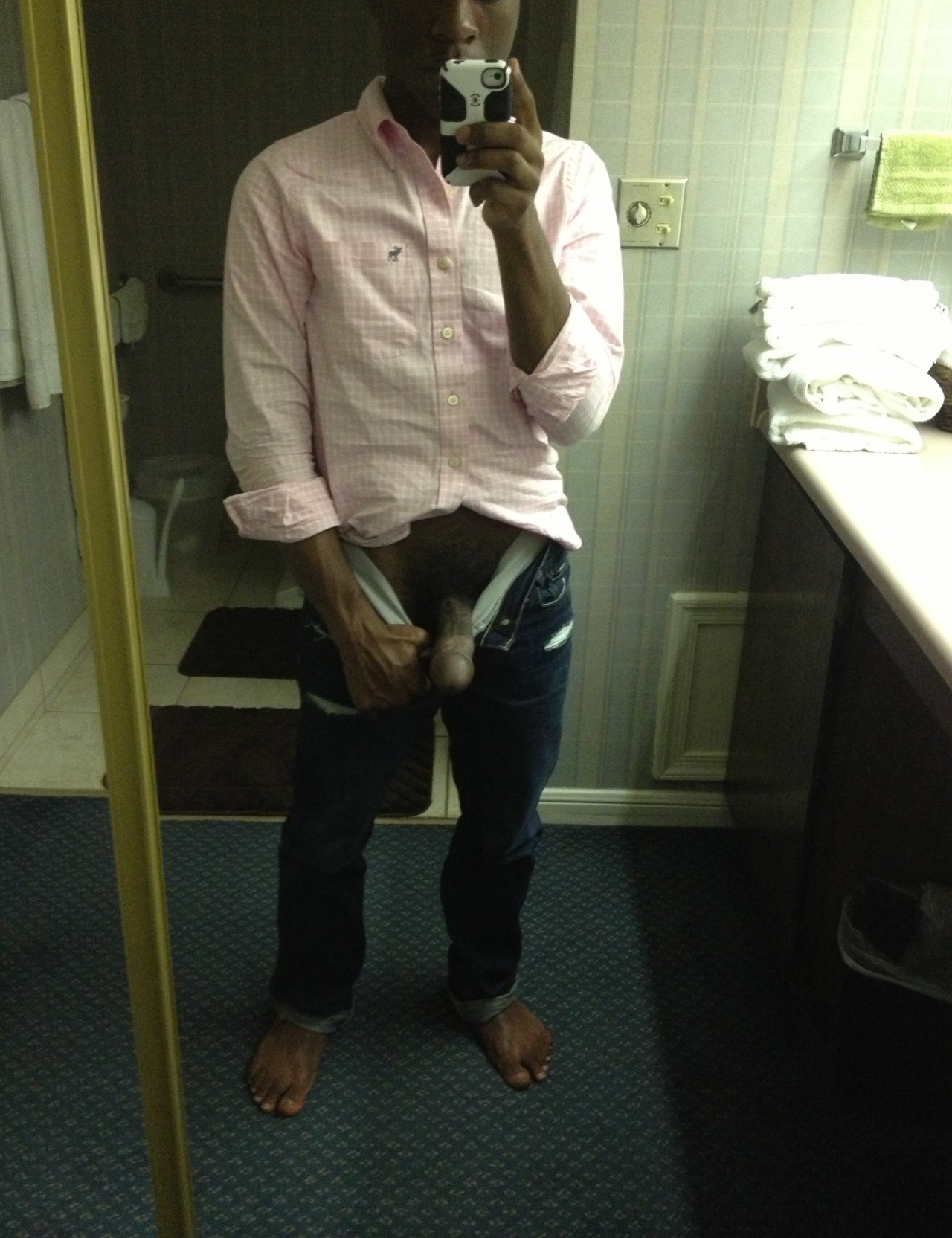 dachocolatefactory:  guyswithcellphones:  Carl a great friend of the blog decided