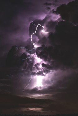 wavemotions:  Dancing thunder by Ami