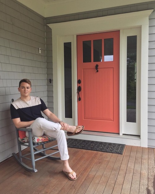 ownedbybds:obeythestraightman:southernfaggot:Sitting on the porch relaxing, he can’t help but admire