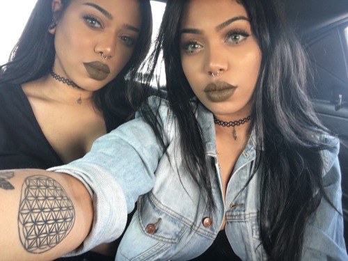 kaisheaux:  heavinlyseoul:  snazziness14:  thatladyinred:  lilprincesita:  kaisheaux:  the twins bac