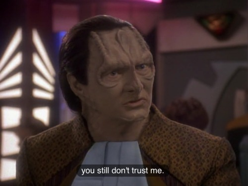 weirdtrek:How to Flirt with your Human: 101