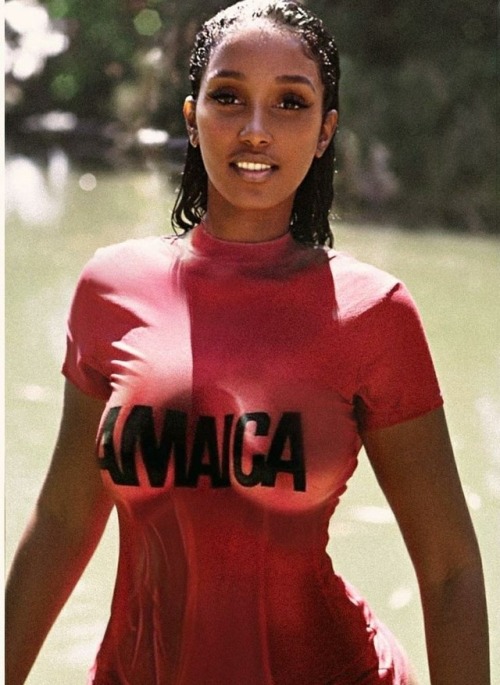 gorgeous-sistasofcolor:  Siintra Arunte-Bronte/ Alicia Keys/ Bernice Burgos / Nicole Ricca/ Keys/ Ricca